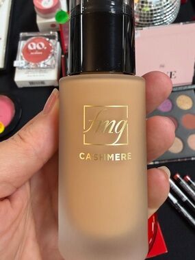 Avon Cashmere Liquid Foundation - Beige Tone